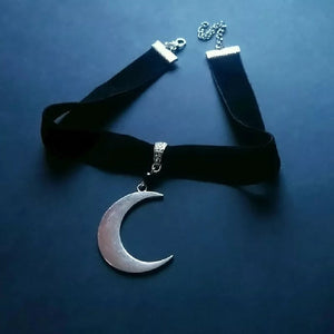 Hanging Moon Velvet Choker