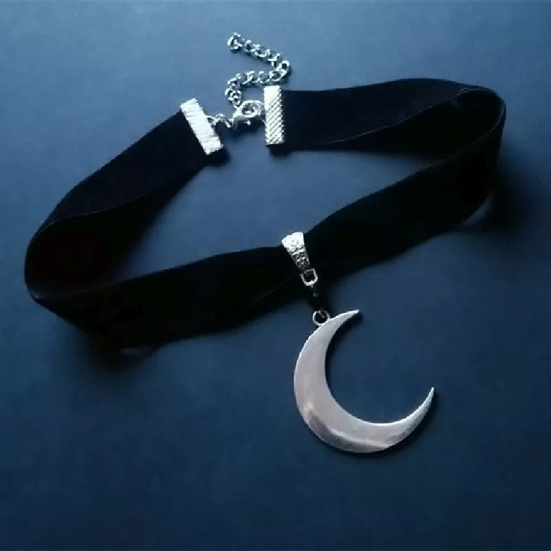 Hanging Moon Velvet Choker