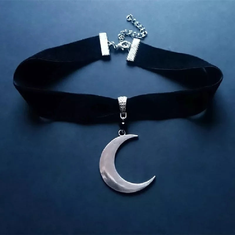 Hanging Moon Velvet Choker