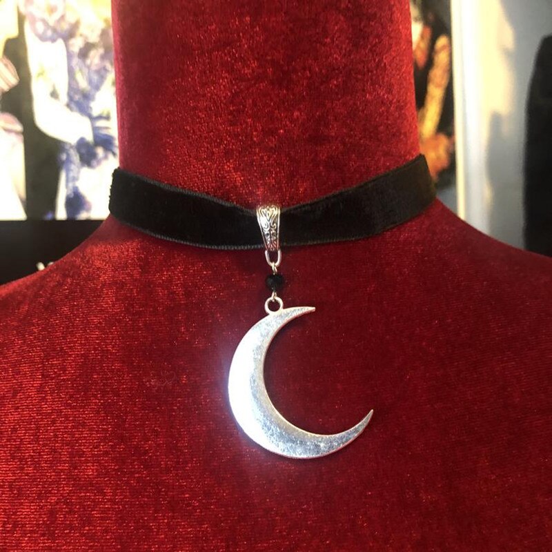 Hanging Moon Velvet Choker