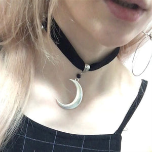 Hanging Moon Velvet Choker