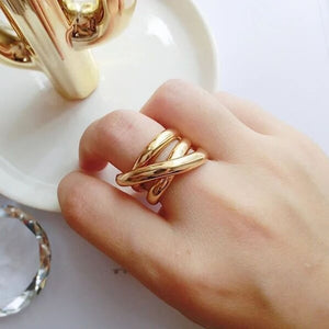 Criss-Cross Ring